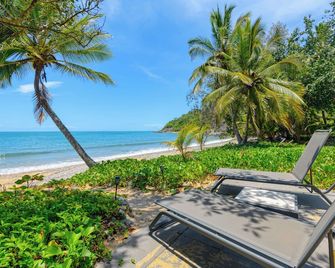 Tali Beach House Retreat - Oak Beach - Beach