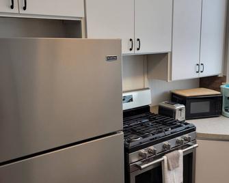 The Evie Jean Suite - Sleepy Eye - Cocina