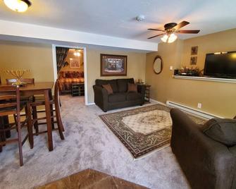 Cozy guest apartment conveniently located to all Woodland Park attractions - Woodland Park - Вітальня