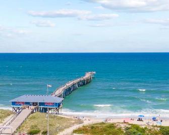 Soundside Dog Friendly w/ Hot Tub + Windsports Access - Shore just 60 yards away - Rodanthe - Beach