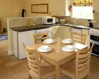 Dairy Apartment 1 - Knutsford - Kitchen