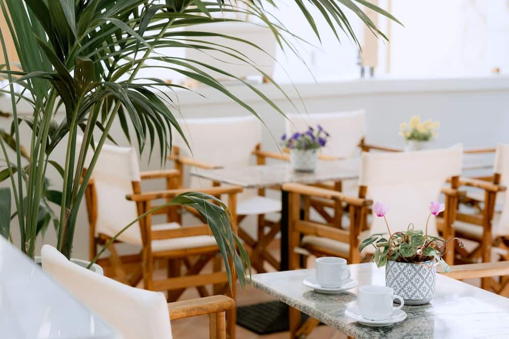 999 Luxury Hotel - נפפיליון - מסעדה