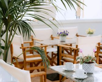 999 Luxury Hotel - נפפיליון - מסעדה