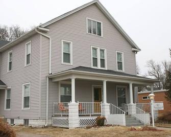 Grayhouse Inn - Room #9 - Fairbury - Edificio