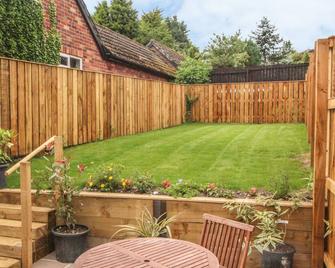 Fran's Cottage - Pocklington - Patio