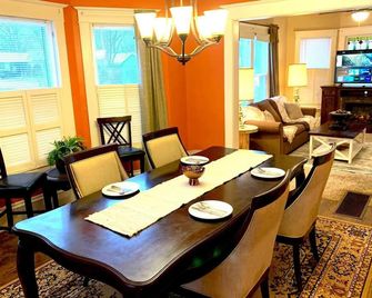 Dexter Homestead. Very Cozy & New Remodel ! - Dexter - Jídelna