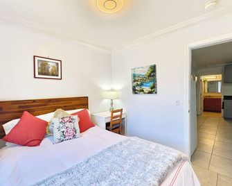 622- 1 bedroom 1 bathroom suite with TV, Private Bath & Kitchenette - San Francisco - Habitación