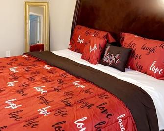 Beautiful and Comfortable Home - Austell - Bedroom