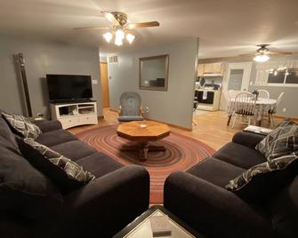 Private 3 Bedroom Ranch: Walk to Cedarville University - Cedarville