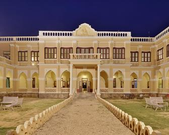 Ambika Nivas Palace - Surendranagar - Edificio