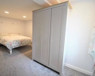 10 Bromleys Court - Church Stretton - Bedroom