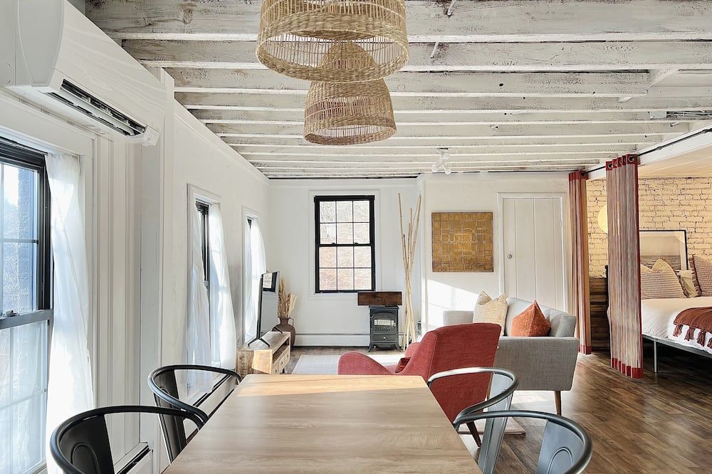 Bohemian Style Open Loft - קינגסטון - סלון