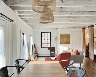 Bohemian Style Open Loft - קינגסטון - סלון