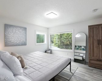 Updated Bungalow in the Country! - Tigard - Bedroom
