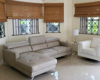 3 Bedrooms. 3 Bath includes Super Suite. Pool - Ocho Rios