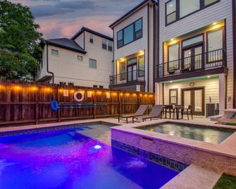 Elegant 3br 3,5ba Holiday Home With Private Pool - Houston - Pool