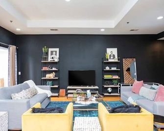 Grand Loft On Thee Broadway Strip - Nashville - Living room
