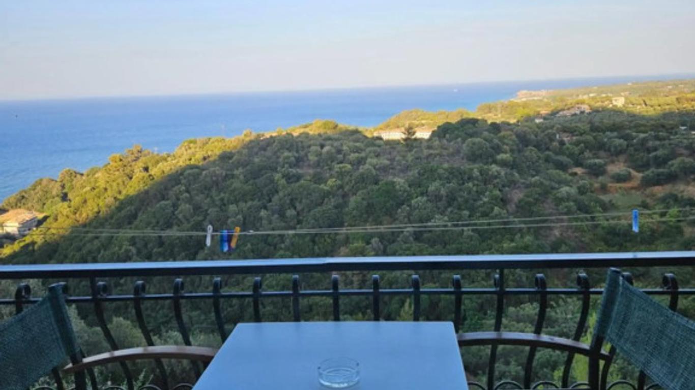 Fiore Hill Sea View Studios