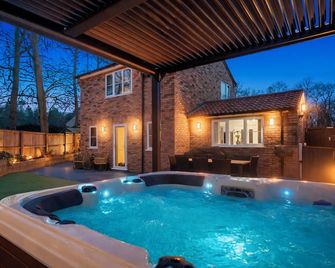 Luxury Countryside Retreat with HotTub - Mildenhall - Pool