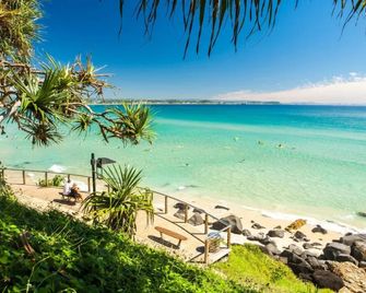 Rainbow Commodore Apartments - Coolangatta - Beach