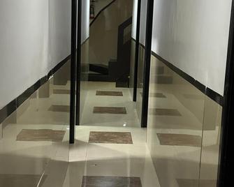 Hotel Ajwa - Bombay - Pasillo