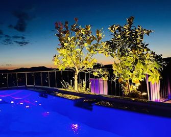 perfect lifestyle Design Boutique & Private SPA - Gebenstorf - Piscine