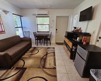 Great quiet and comfortable, South Central Lakeland location. - Lakeland - Sala de estar