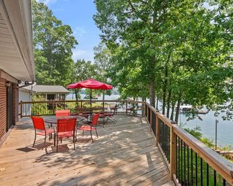 Duskin Point Retreat - near Duskin Point Marina - Jasper - Balcony