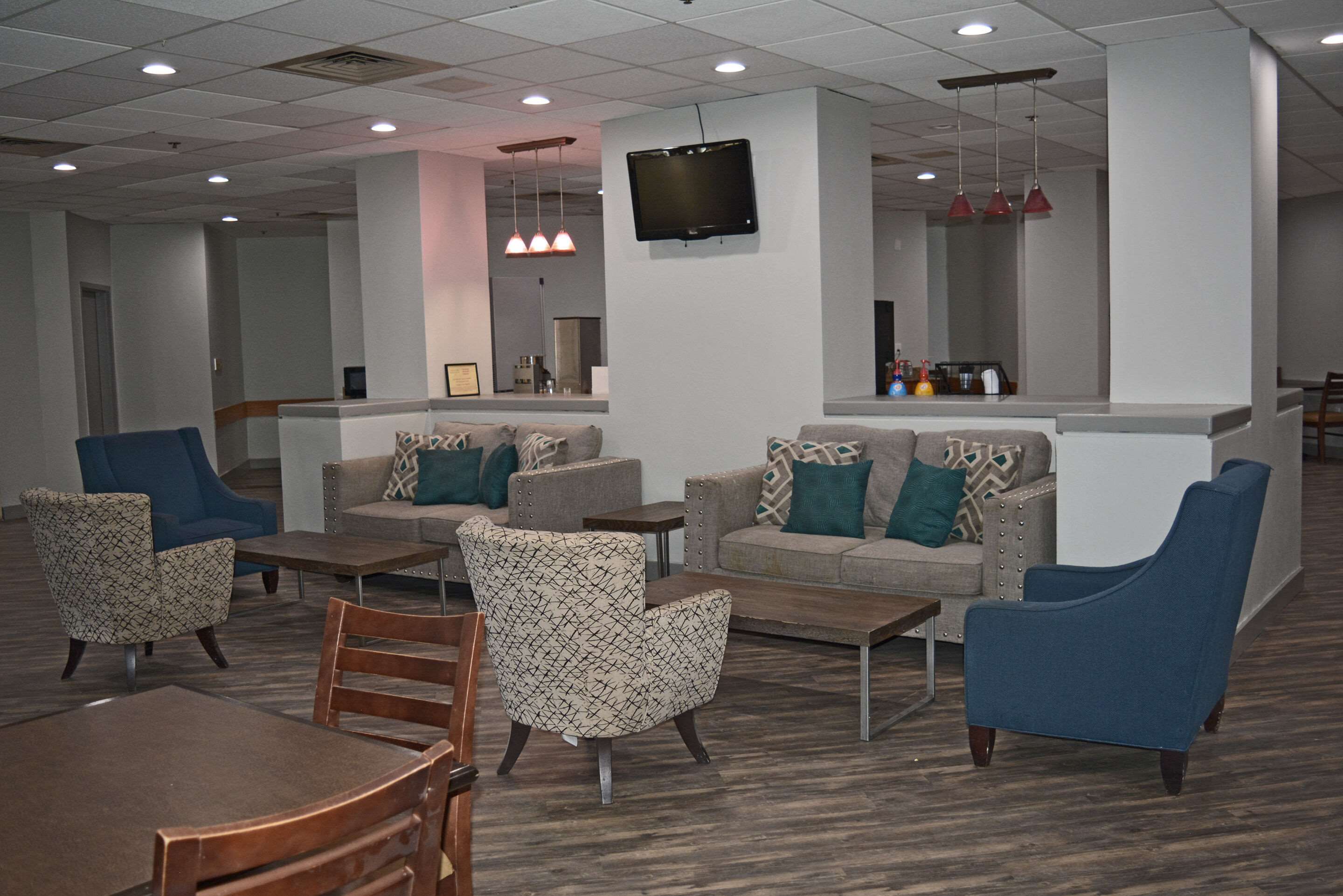 Quality Inn and Suites East Syracuse - Carrier Circle thumbnail 3