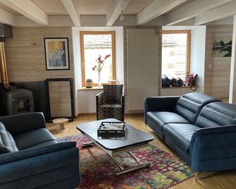 Character house in the middle of a typical mountain village in Haute Loire - Les Estables - Sala de estar