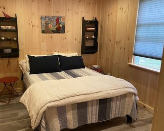 The Nest, Comfortable, Cozy and Convenient - Oak Bluffs - Bedroom