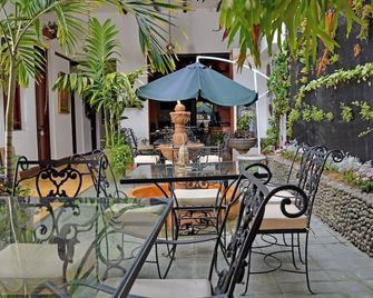 Boutique Porton De Granada - Cali - Patio