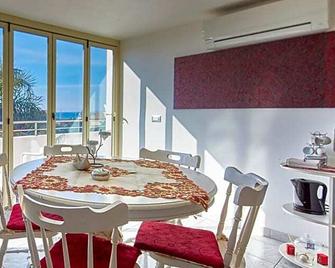 Villa Sissi - Cava d'Aliga - Comedor