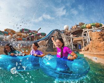 Yas Plaza Mangroves - Abu Dhabi