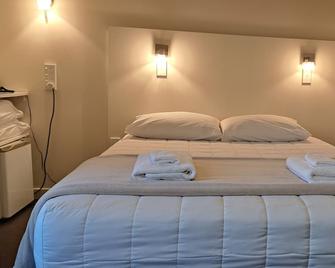 Fiordland Hotel - Te Anau - Schlafzimmer
