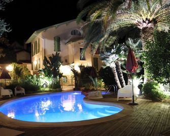 La Villa Roseraie , Hôtel Familial Ouvert Toute L'annee - Vence - Zwembad