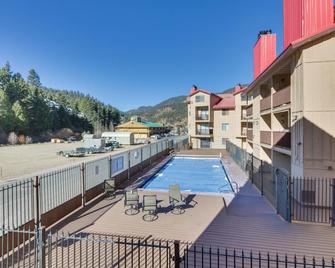 Ski-In Red River Retreat Balcony, Mountain Views! - Red River - Piscina