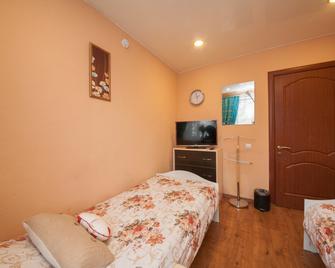 Kvartirov Mini Hotel - Krasnoyarsk - Bedroom
