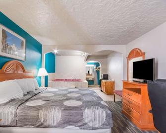 Econo Lodge Inn & Suites - Oklahoma City - Bedroom