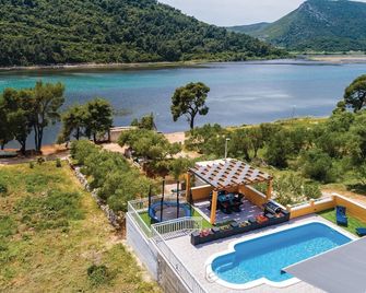 Beautiful home in Ston - Ston - Piscina