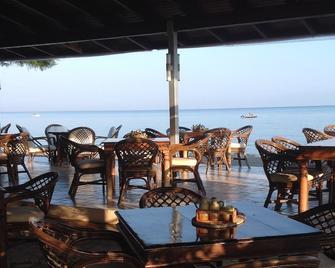 Ninos On The Beach Hotel - Roda - Restaurante