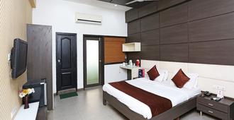 OYO 11939 Hotel Queens Club Of India - Raipur