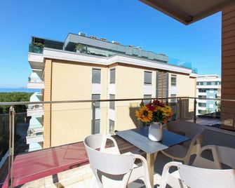 Diamond Holiday Apartments Vlore - Vlorë - Balcony