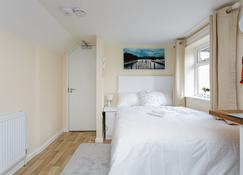 Blackberry - Stylish Self-Contained Flats in Soton City Centre - Southampton - Bedroom