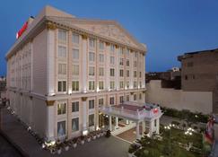 Ramada by Wyndham Amritsar - Amritsar - Κτίριο