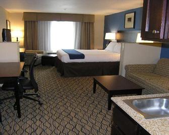 Holiday Inn Express & Suites Belle Vernon - Belle Vernon - Bedroom