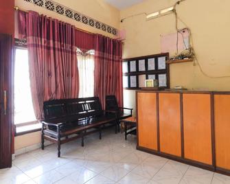 Hotel Erysa Juanda - Perumahan Angkatan Udara - Recepción