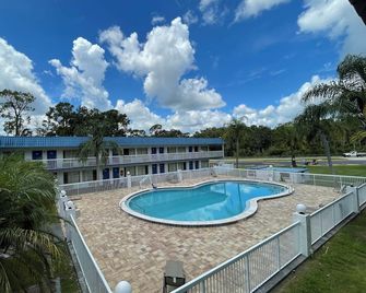 Motel 6 Daytona Beach - Fl - Speedway - Daytona Beach