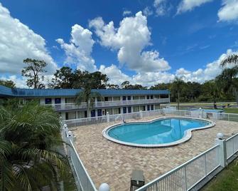 Motel 6 Daytona Beach - Fl - Speedway - Daytona Beach - Pool