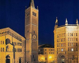 Holiday Inn Express Parma - Parma - Edificio